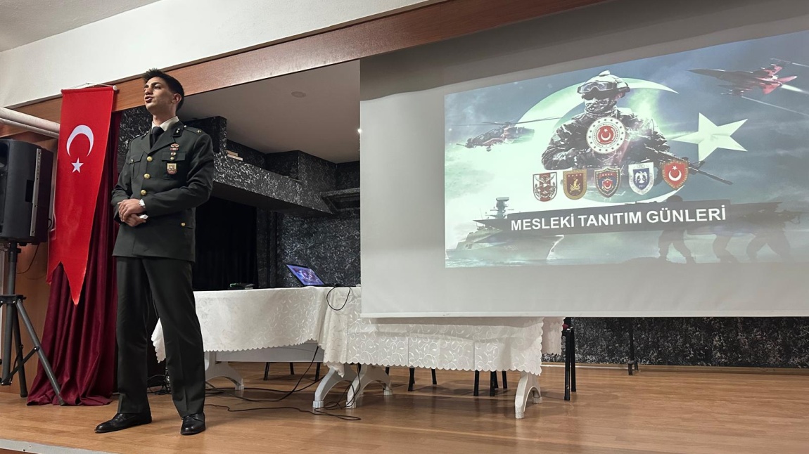 11. Komando Tugay Komutanlığı'ndan Durmuş Ali Çoban Anadolu Lisesi Öğrencilerine Meslek Tanıtım Faaliyeti